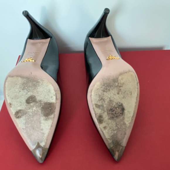 Prada curved heel patent leather court pumps 39 pointed toe - Picture 8 of 9